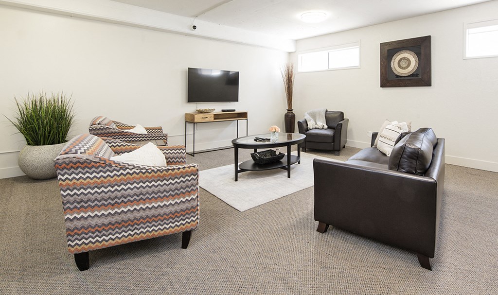 Glades on 55 on-site social room featuring lounge seating in Langley, BC