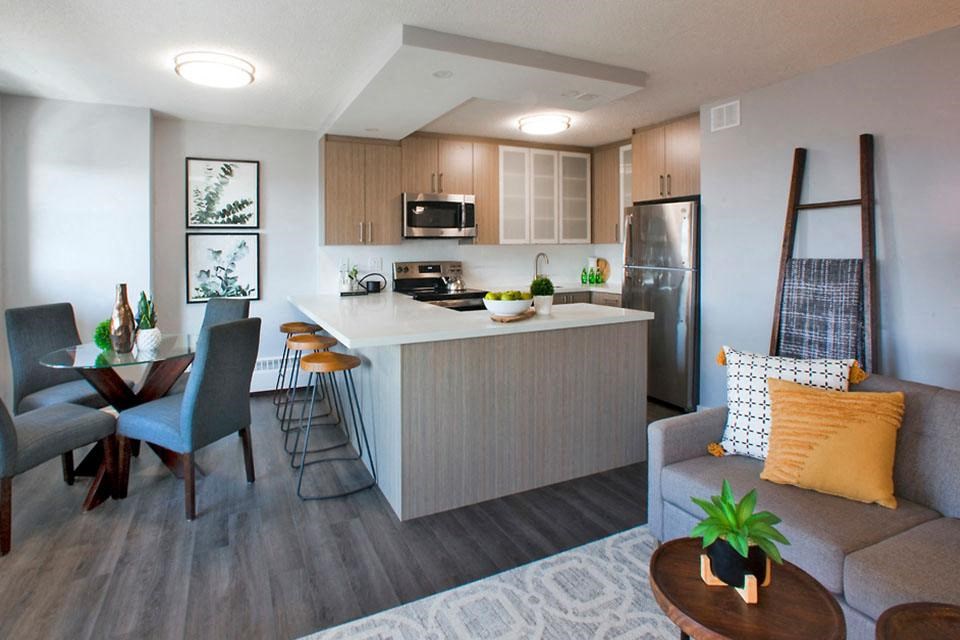 Main Square Apartments in Toronto, ON kitchen with peninsula island
