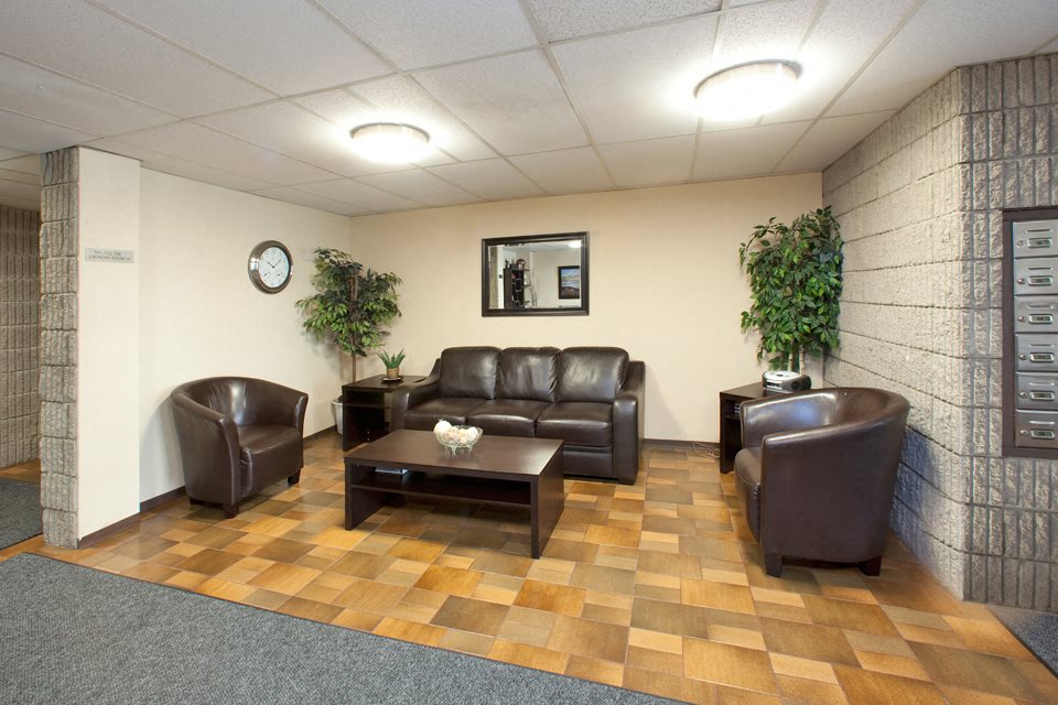Wellington Park Towers lobby with couches in St. Thomas, ON