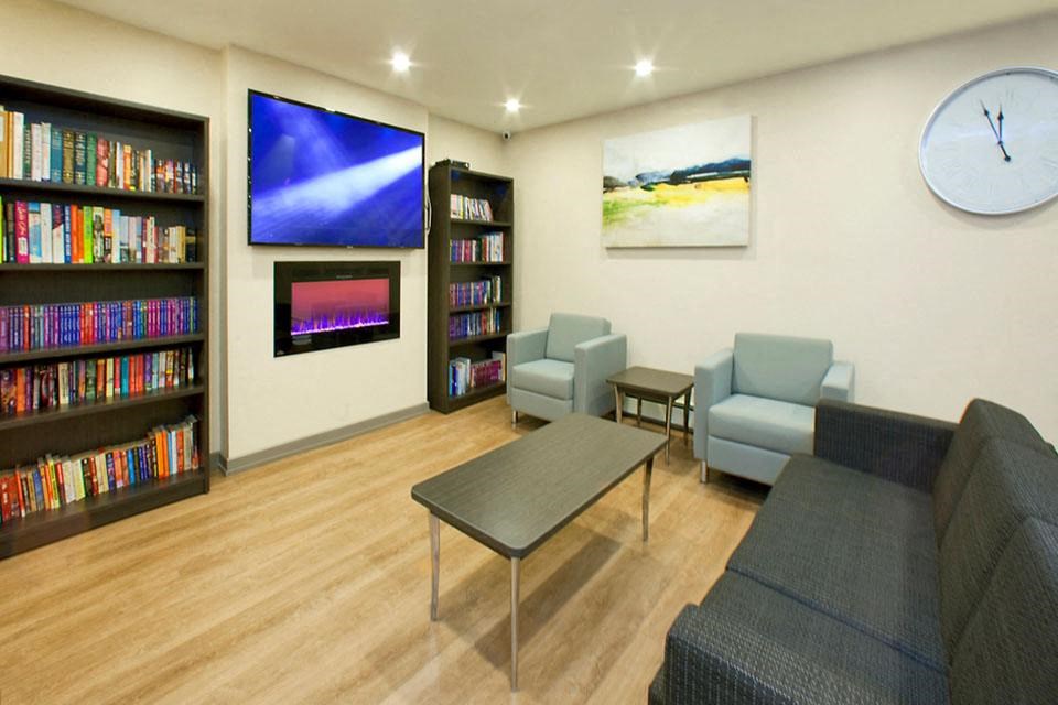 Prince Court Princess Manor in Welland, ON social room with lounge seating