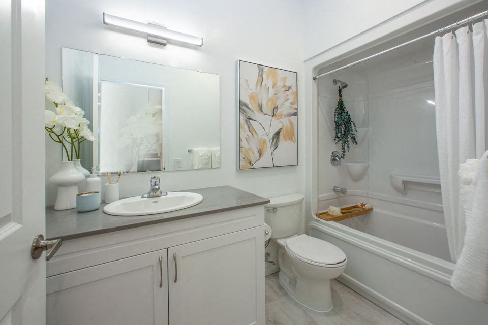 Second bathroom in a two bedroom two bathroom suite at Bayfield Tower Apartments in Barrie, ON
