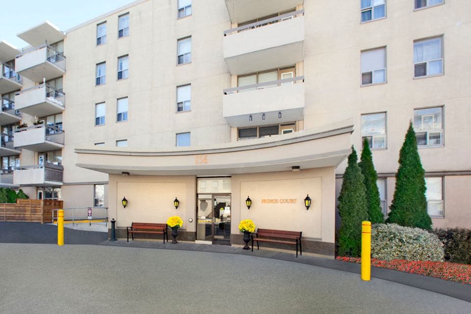 Prince Court Princess Manor in Welland, ON exterior entrance to building