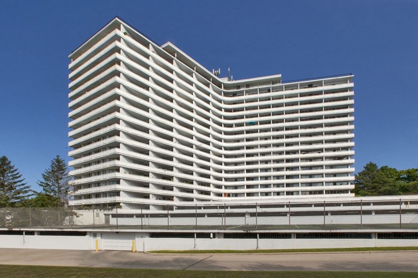 La Salle Towers Apartments, 20 North Shore Boulevard West, Burlington