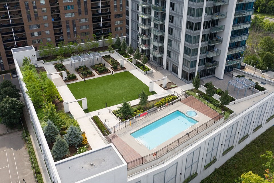 Cityview Apartments Outdoor pool and courtyard in Brampton, ON