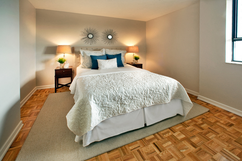 190 Cityview in Brampton, ON Spacious bedroom with two blue pillows and a fluffy comforter