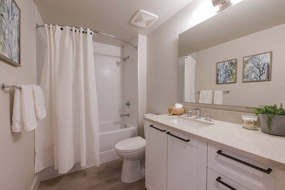Inlet Glen Apartments in Port Moody, BC bathroom with condo style finishes