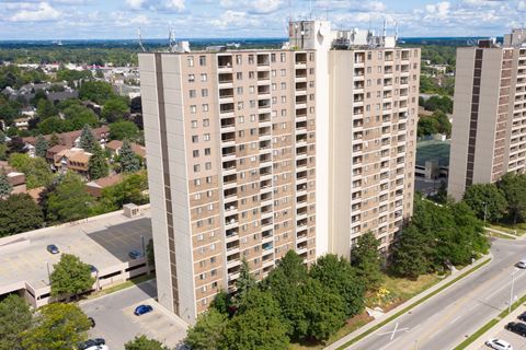 Cedarwoods Tower exterior image of building in Kitchener, ON