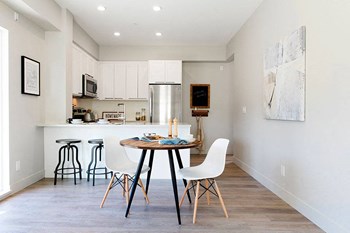 Inlet Glen Apartments in Port Moody, BC open concept dining and kitchen area - Photo Gallery 4