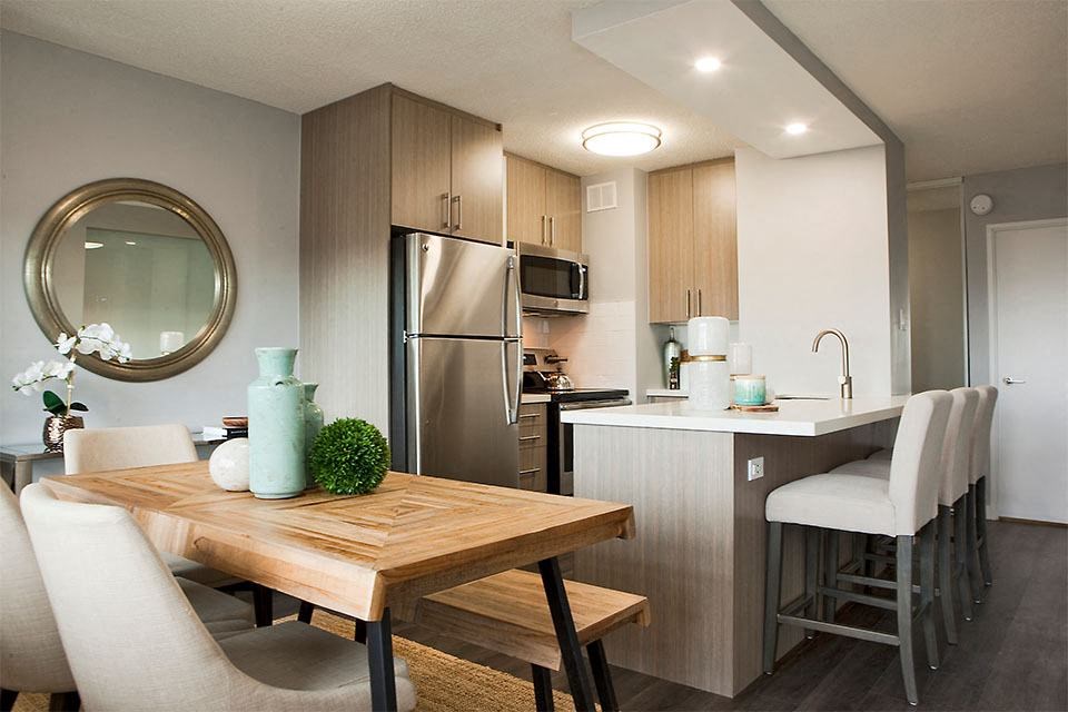 Main Square Apartments in Toronto, ON open concept kitchen and dining room