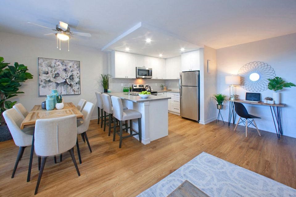 Prince Court Princess Manor in Welland, ON open concept kitchen and dining room