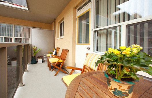 300 St. Clair Ave West in Toronto, ON Top quality views from customizable suites