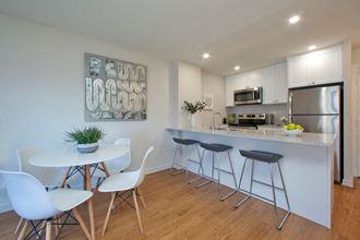 Britannia by the Bay in Ottawa, ON open concept kitchen and dining room