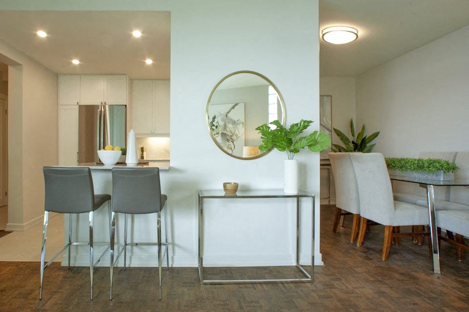La Salle Towers kitchen and dining area in Burlington, ON