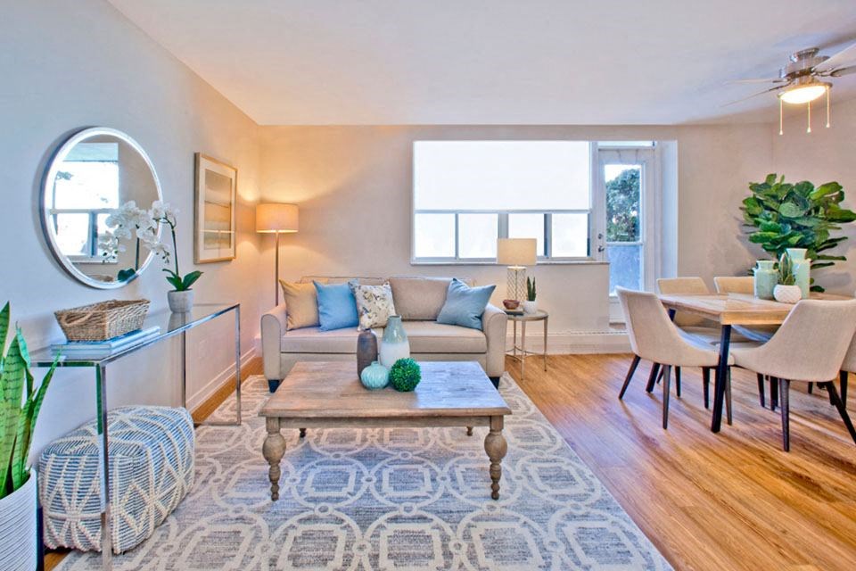 Prince Court Princess Manor in Welland, ON open concept living and dining room