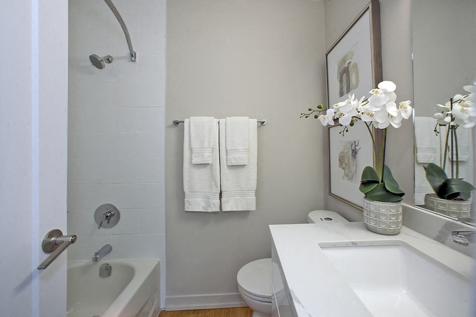 South Algiers featuring modern bathroom with a stylish vanity in Toronto, ON