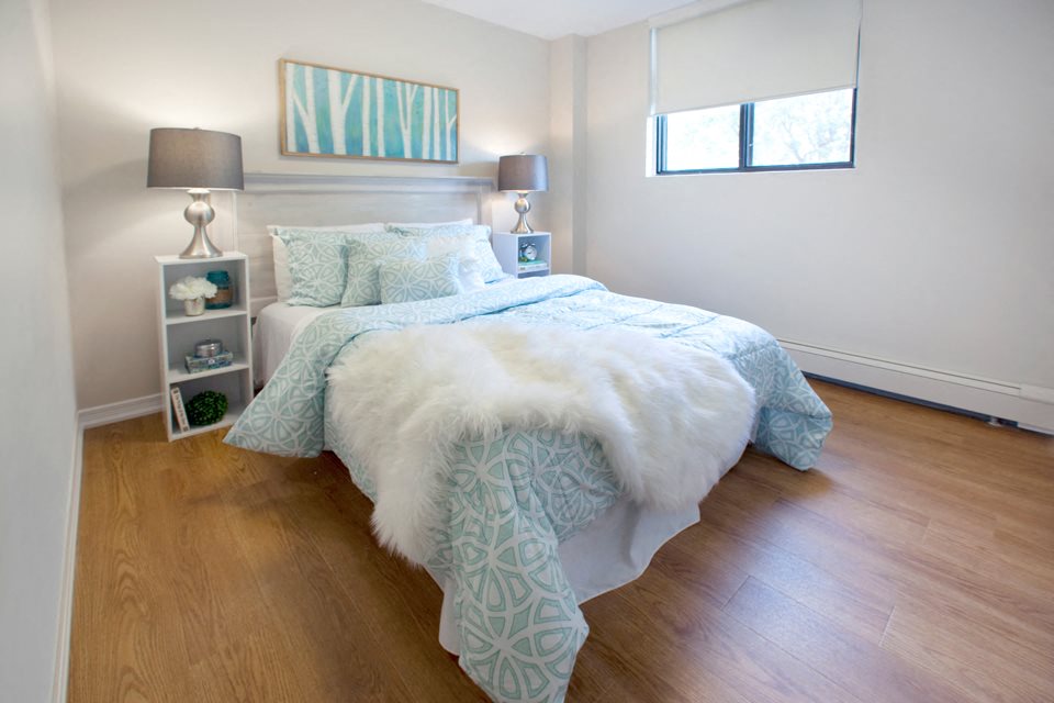 Wellington Park Towers bright, spacious bedroom in St. Thomas, ON