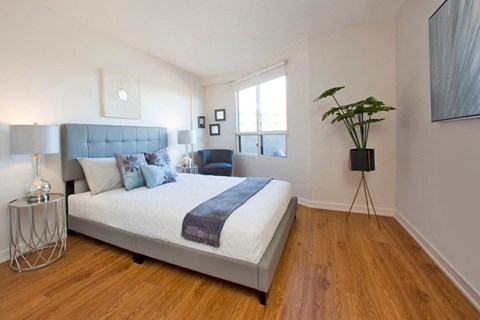 Britannia by the Bay in Ottawa, ON well lit bedroom with roll up blinds