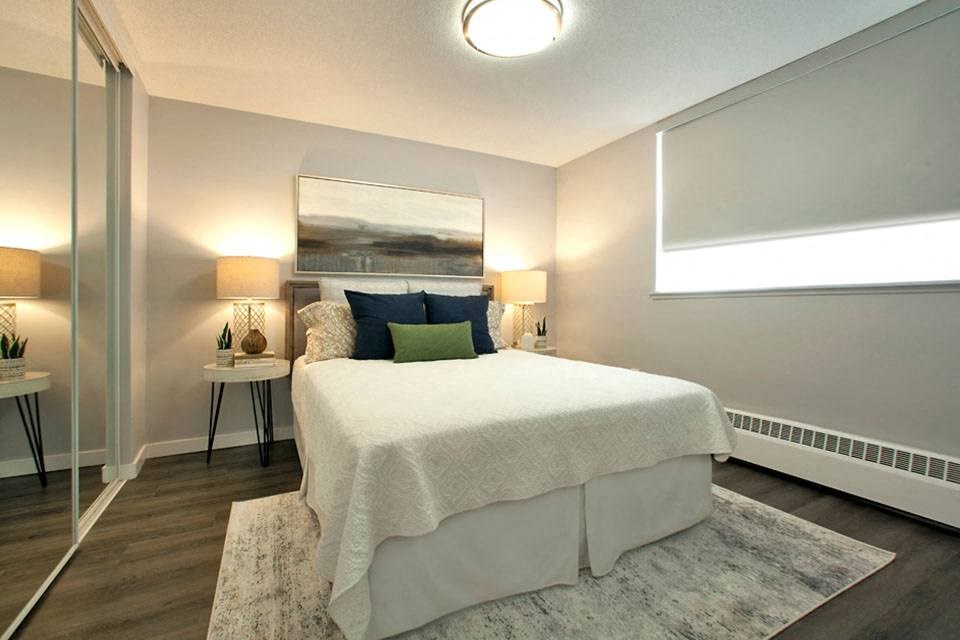 Main Square Apartments in Toronto, ON bedroom with custom window coverings