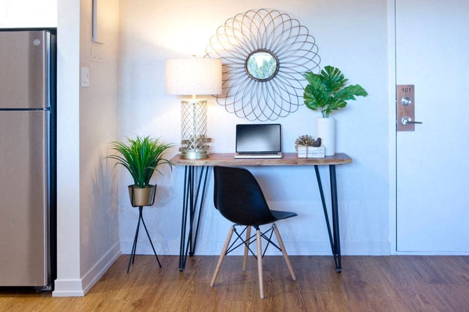 Prince Court Princess Manor in Welland, ON nook perfect for an office