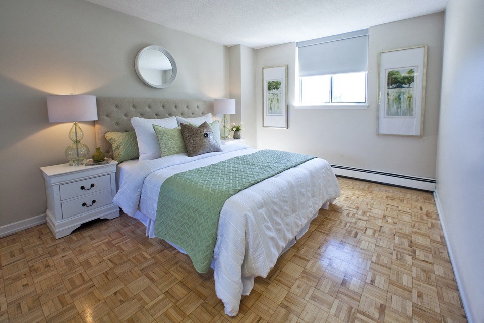 Primary bedroom at Highpoint Apartments in Barrie looking towards window