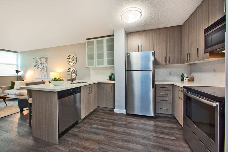 Main Square Apartments in Toronto, ON kitchen with stainless steel appliances and breakfast bar