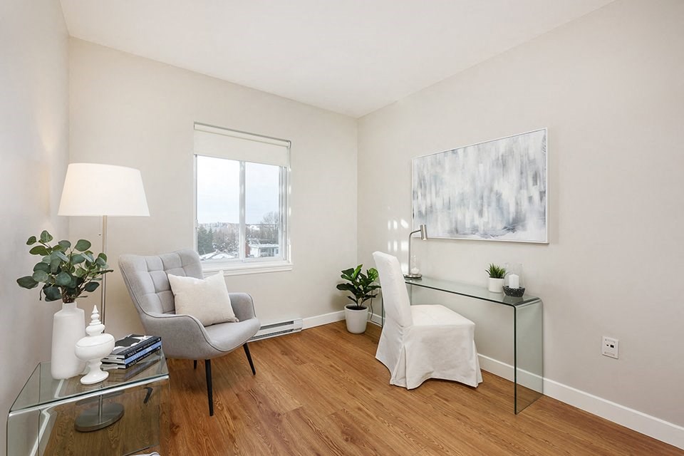 Bourg Du Village second bedroom with sliding glass window and black-out blinds in Sainte Therese, QC