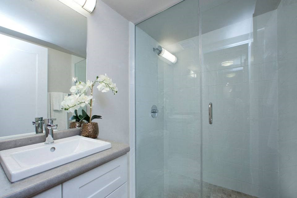 Prince Court Princess Manor in Welland, ON bathroom with stand up shower