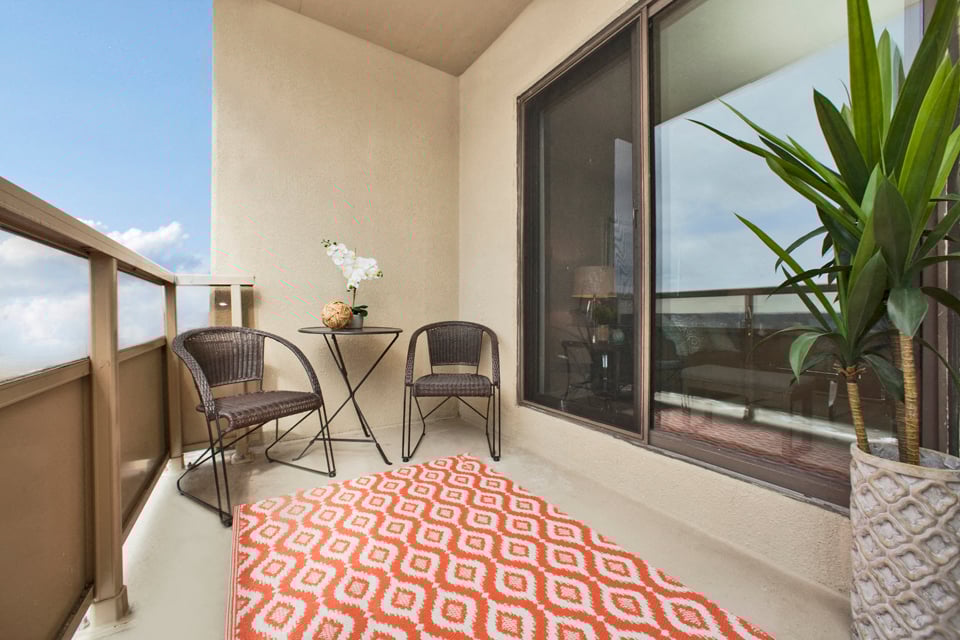 Albany Place charming balcony in Fort Erie, ON