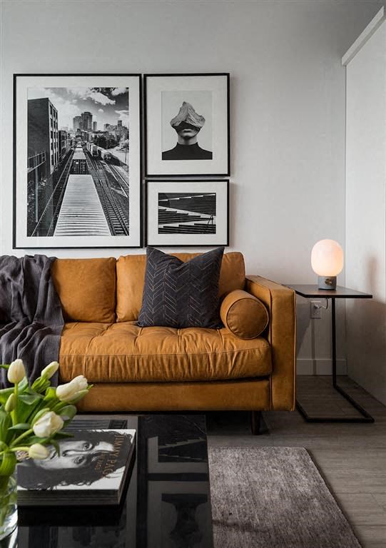 The Duke in Vancouver, BC Cozy living room