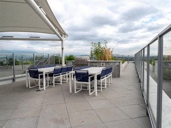The Duke in Vancouver, BC Rooftop terrace with BBQ grill - Photo Gallery 25