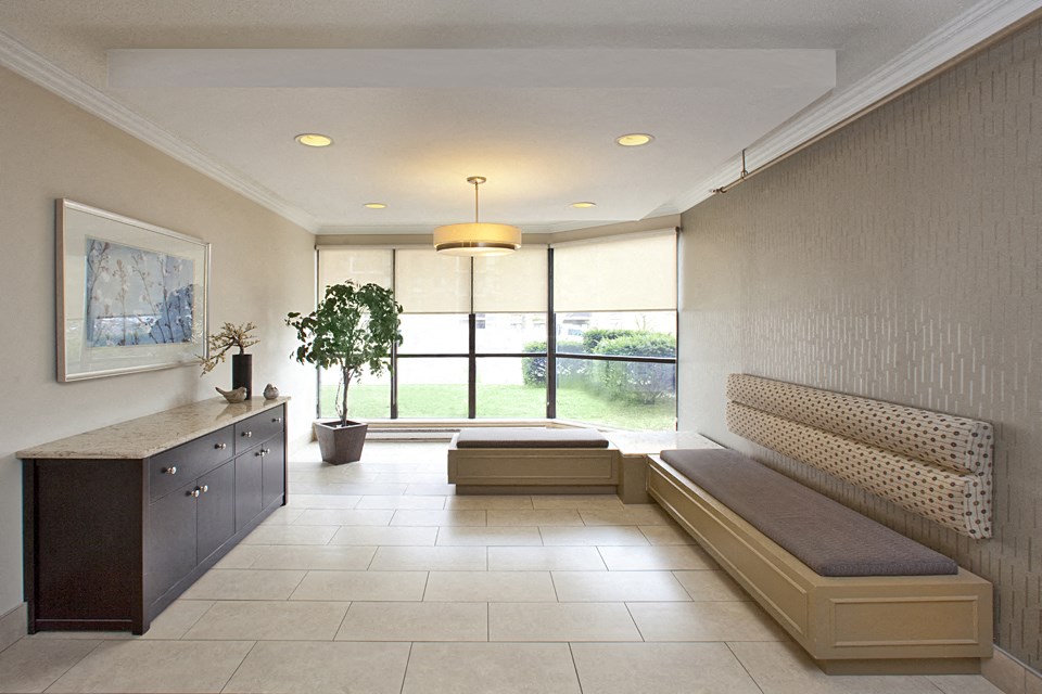 Bay Terrace lobby with seating area in Belleville, ON