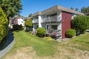 Bayview Gardens Apartments exterior grounds featuring low-rise buildings in White Rock, BC - Photo Gallery 13