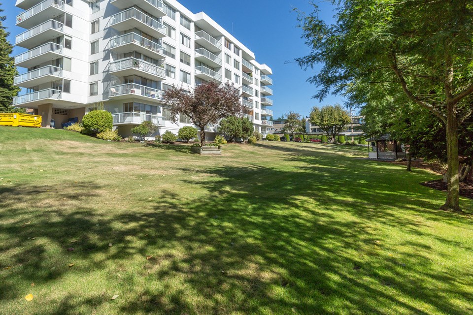 Bayview Gardens Apartments exterior grounds featuring white building in White Rock, BC