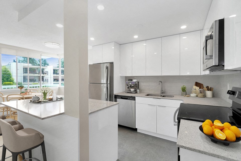 Bayview Gardens Apartments open-concept kitchen featuring stainless steel appliances in White Rock, BC