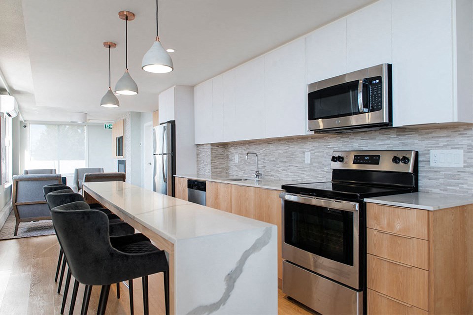 Bayview Gardens Apartments social room featuring fully-equipped kitchen in White Rock, BC