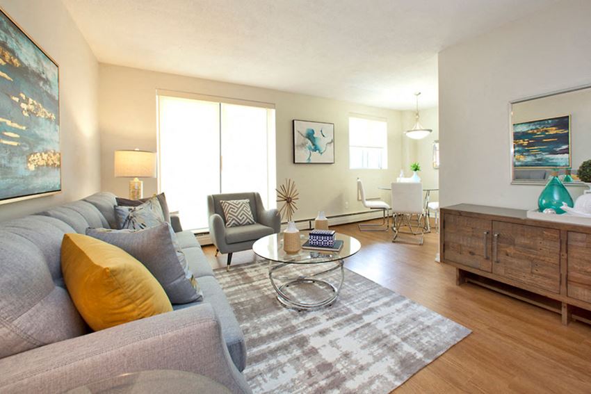 Living room and dining room at Bayview Towers in Sarnia, ON