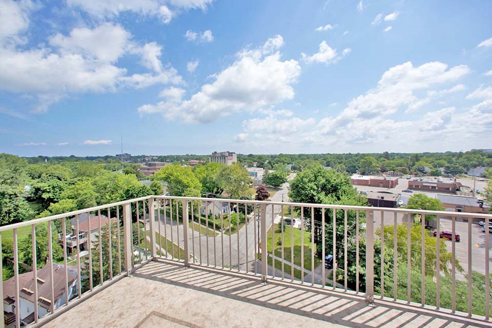 Penthouse suite with access to outdoor terrace at Bayview Towers in Sarnia, ON