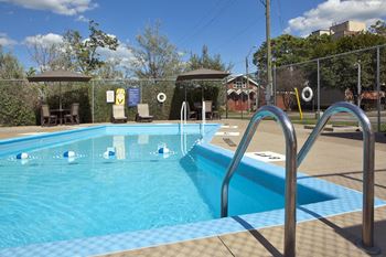Brighton Court in Windsor, ON outdoor pool