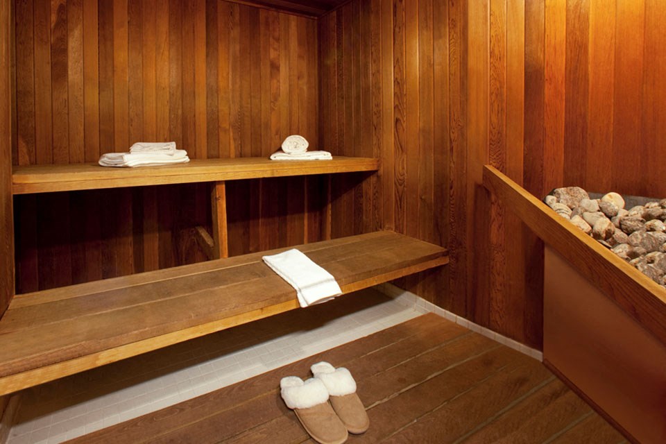 Britannia by the Bay in Ottawa, ON amenities include an indoor sauna