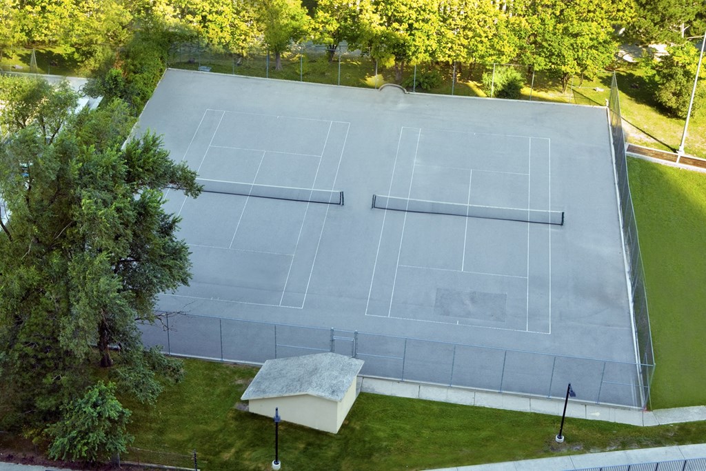 Cambridge Place Apartments outdoor double tennis court in Scarborough, ON