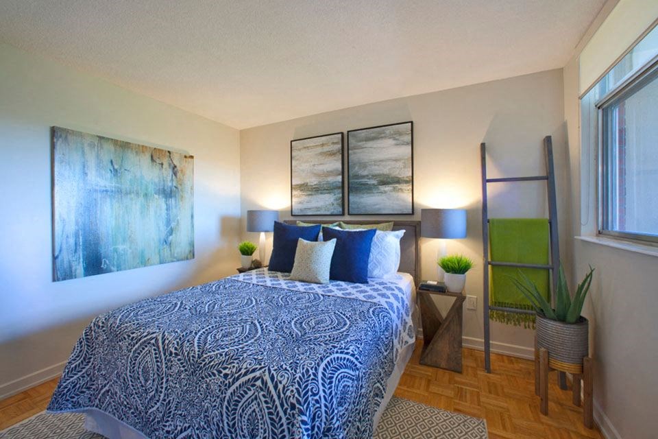 Cambridge Place in Toronto, ON brightly lit bachelor bedroom