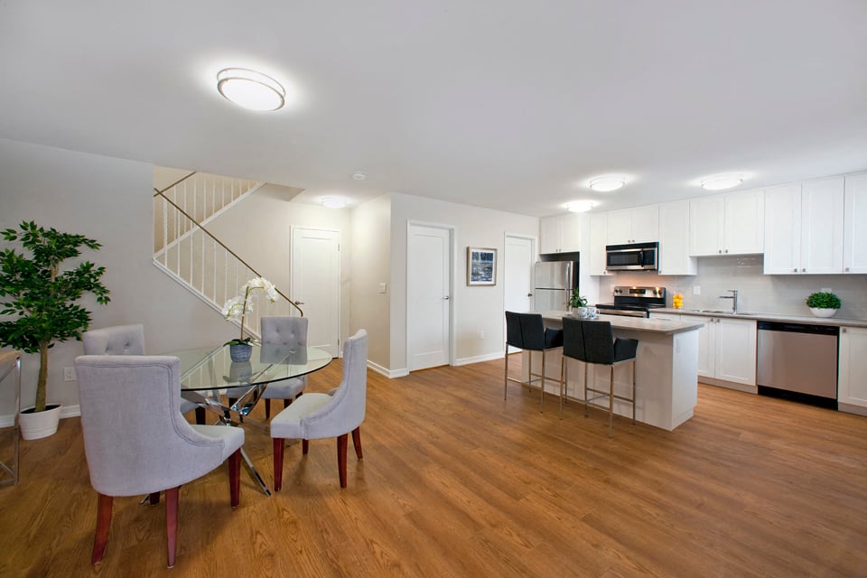 Carriage Hill in Oshawa, ON open concept dining room and kitchen