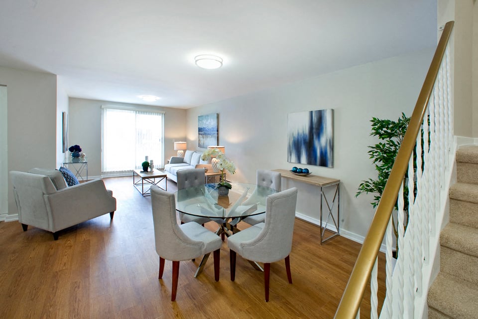 Carriage Hill in Oshawa, ON brightly lit living and dining room