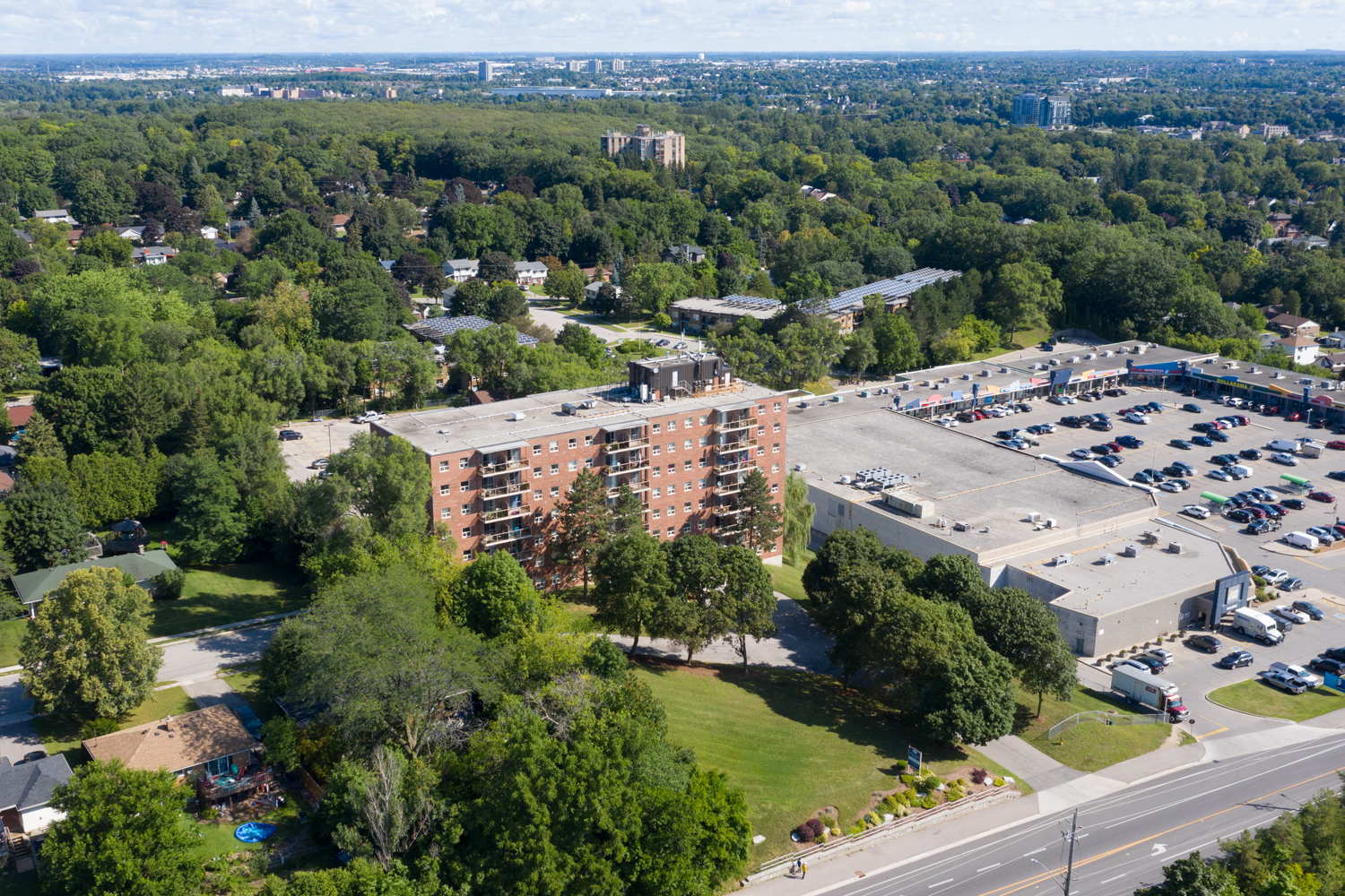 Cedarpoint Apartments in Cambridge, ON drone view of building