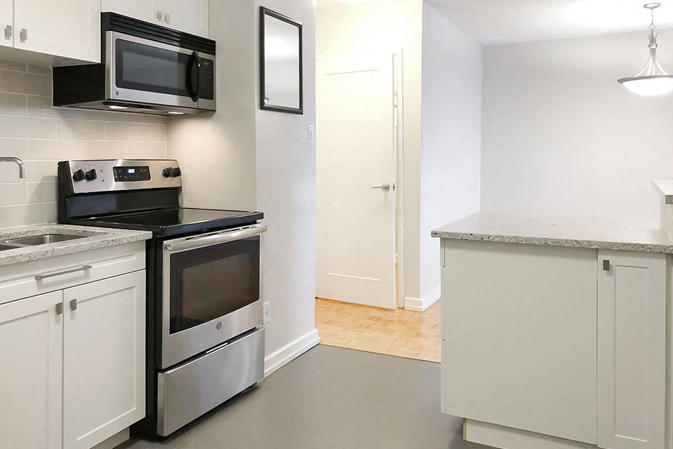 Cedarpoint in Cambridge, ON upgraded cabinetry in kitchen