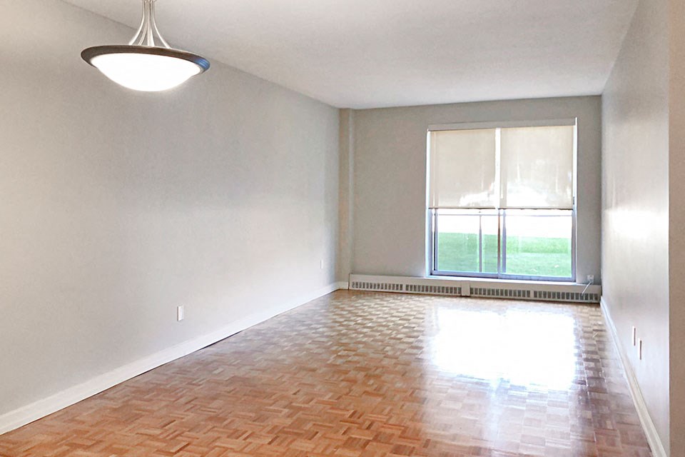 Cedarpoint in Cambridge, ON spacious living room with access to balcony