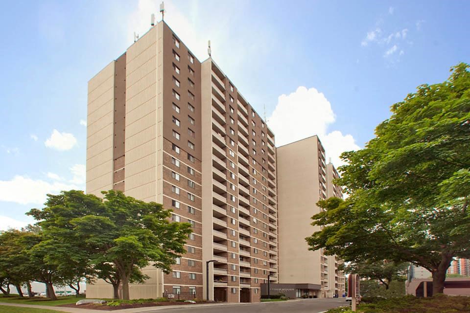 Cedarwoods Tower in Kitchener, ON exterior of building from street level