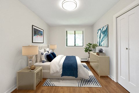 Chestnut Court in St. Thomas, ON spacious bedroom