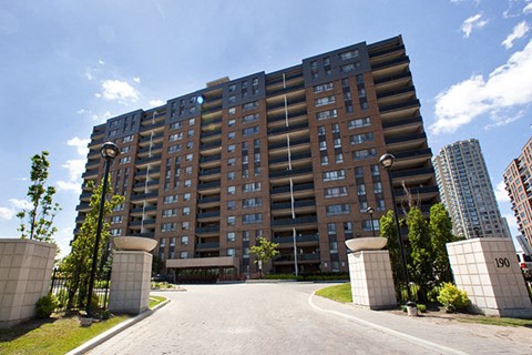 Building exterior entrance at 190 Cityview in Brampton, ON