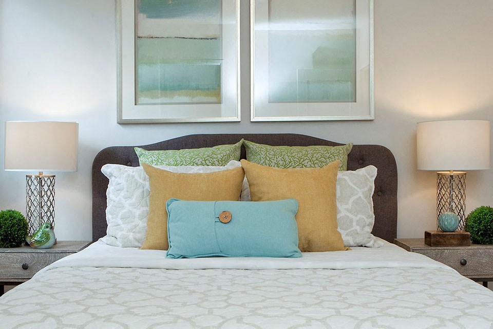 Creekside Townhomes in Oshawa, ON bedroom with large bed and art hanging above headboard